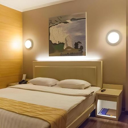 Gajahmada Avara Boutique Hotel Pontianak Extérieur photo