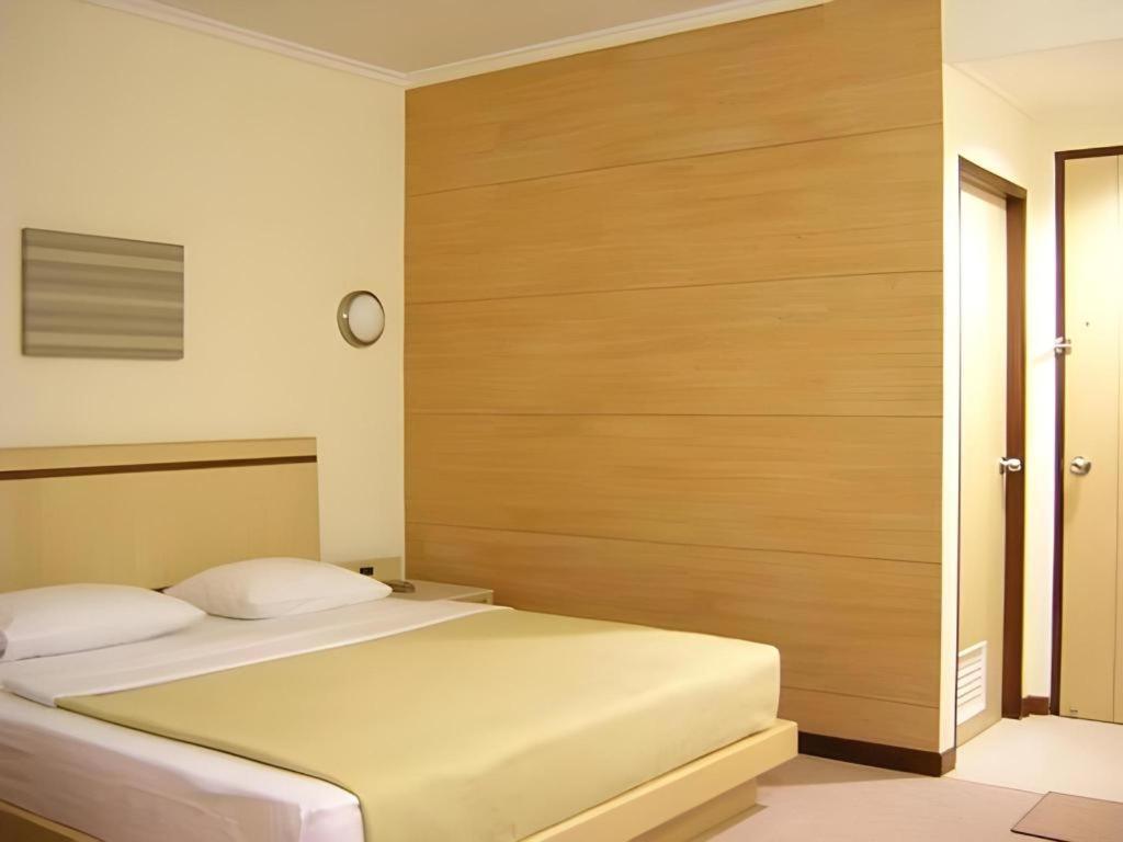 Gajahmada Avara Boutique Hotel Pontianak Extérieur photo