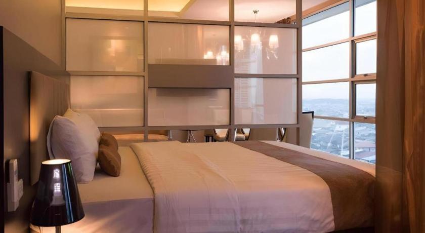 Gajahmada Avara Boutique Hotel Pontianak Extérieur photo