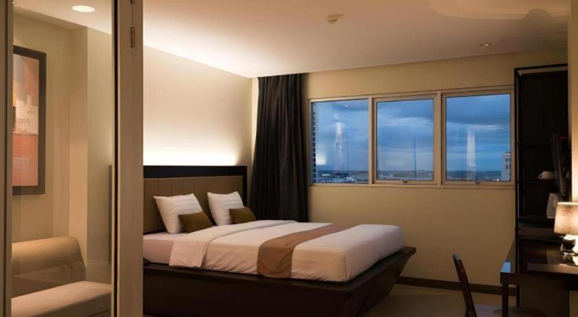 Gajahmada Avara Boutique Hotel Pontianak Extérieur photo