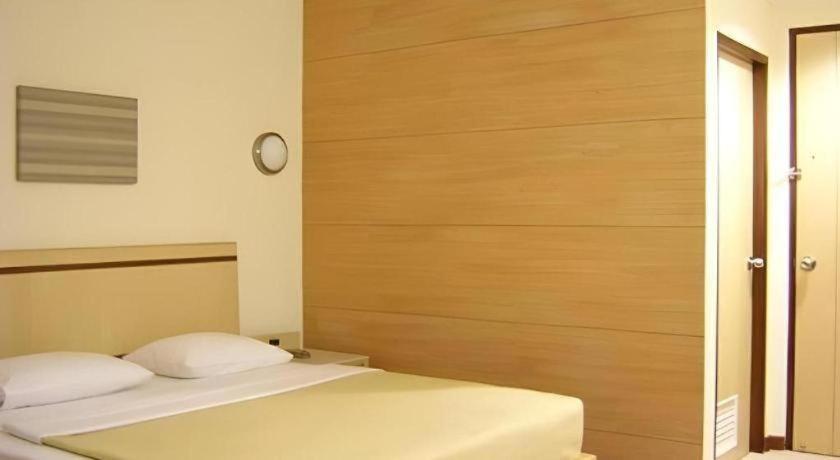 Gajahmada Avara Boutique Hotel Pontianak Extérieur photo